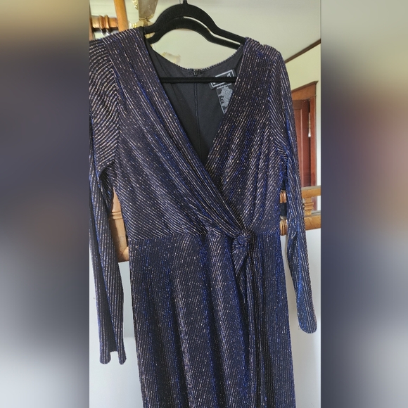 Beautiful sparkling blue and gold evening gown size 12 - Picture 7 of 7